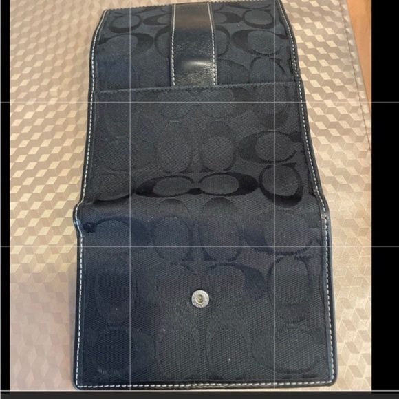 Coach Wallet Authentic - Picture 1 of 2